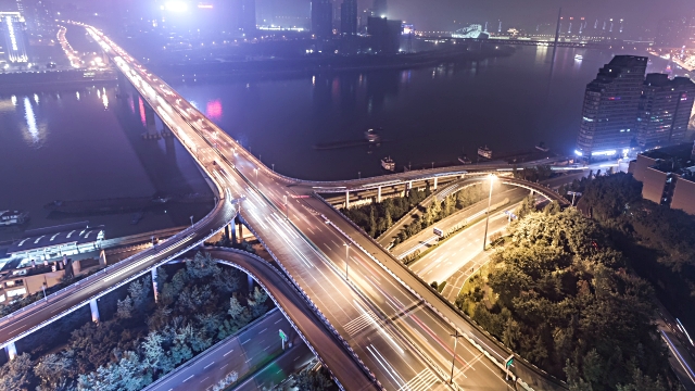 Chongqing city across the bridge facelift 28,500 sets of LED lights