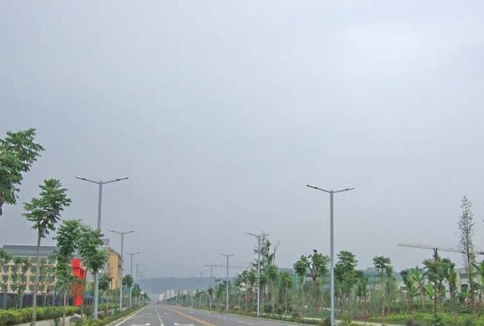 Several village roads in Heshan City, Jiangmen, Guangdong are equipped with solar LED street lights