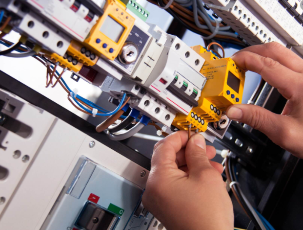 How to calculate the number of LED power supplies that can be connected to a miniature circuit breaker