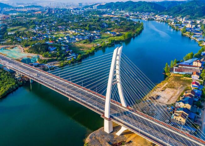 Hunan-Hengyang-lights-up-the-small-bridgehead-park