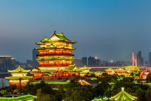 Hunan-Yueyang-carries-out-renovation-of-Beigang-South-Road-streetlights