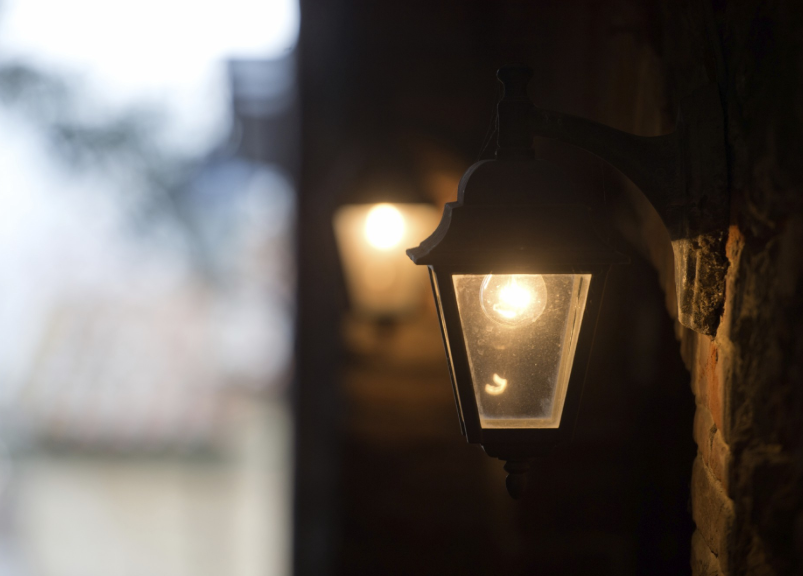 LED lamp with quality identification and selection skills