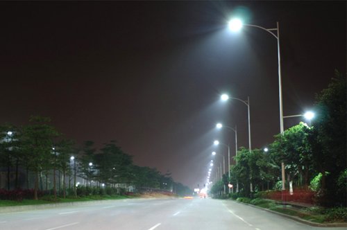 LED street lamps make the night of Xi'an more beautiful
