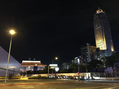 More than 3 street lamps in Taipei City are facing out
