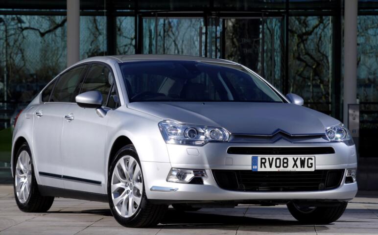 The new Citroen C5 with LED headlamps